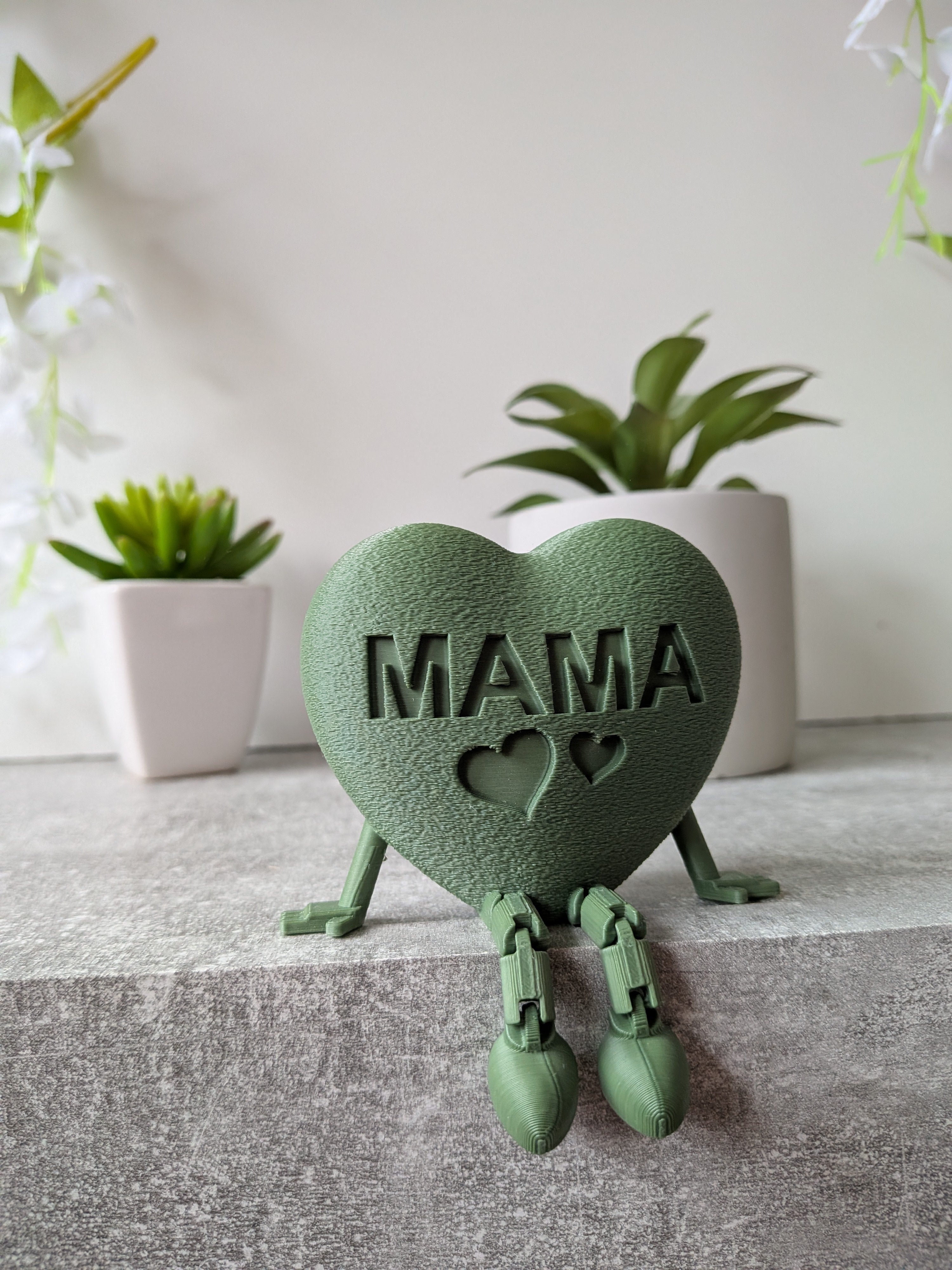 „Mama-Herz“ mit Beinen – Ein Geschenk, das ein Lächeln zaubert 🌸