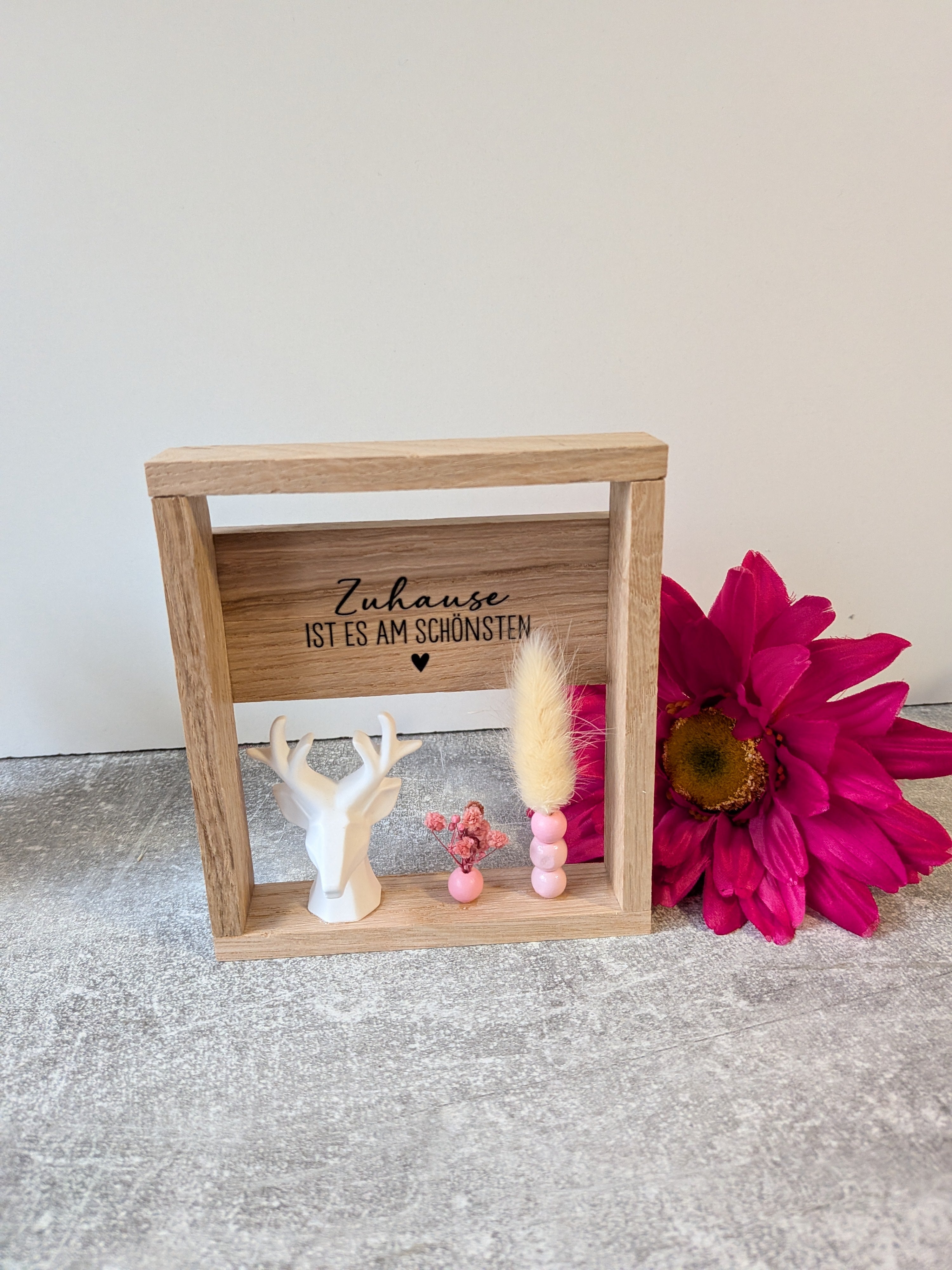 Holzrahmen-Arrangement „Wohlfühl-Zuhause“ – Hirsch & Rosa-Akzente
