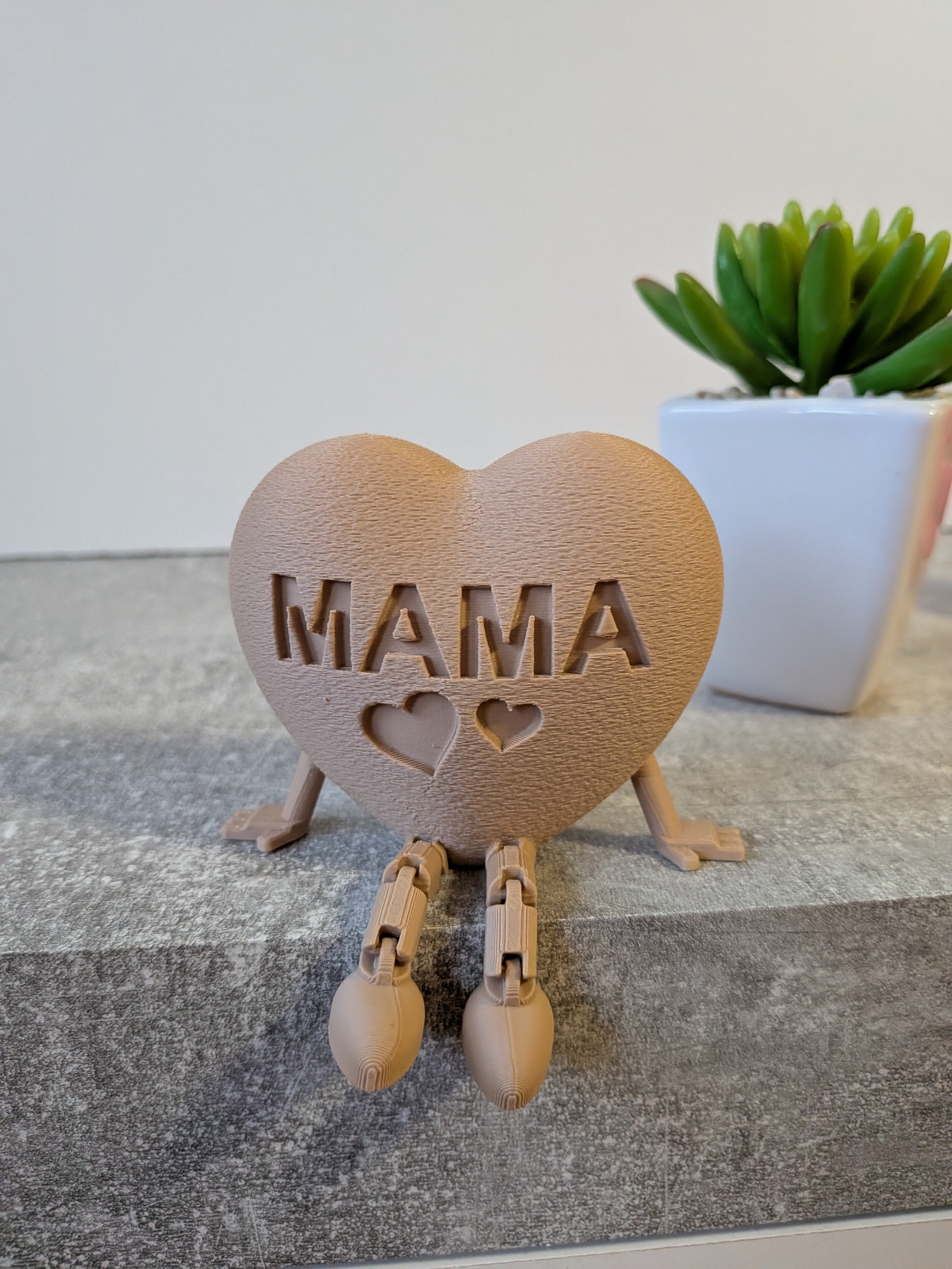 „Mama-Herz“ mit Beinen – Ein Geschenk, das ein Lächeln zaubert 🌸