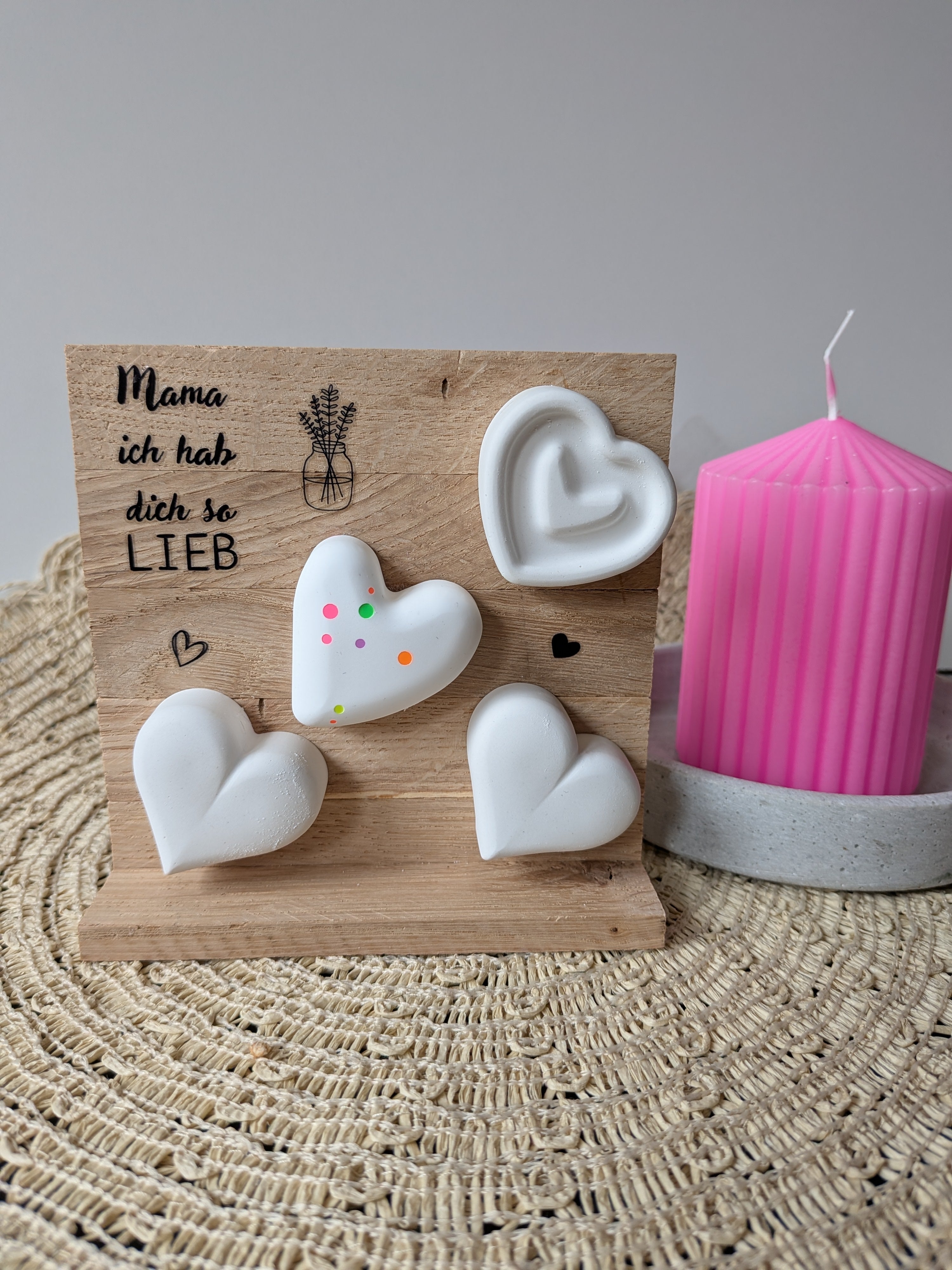 Keraflott-Holzaufsteller „Mama, ich hab dich so LIEB“ (mit Konfetti-Herz)