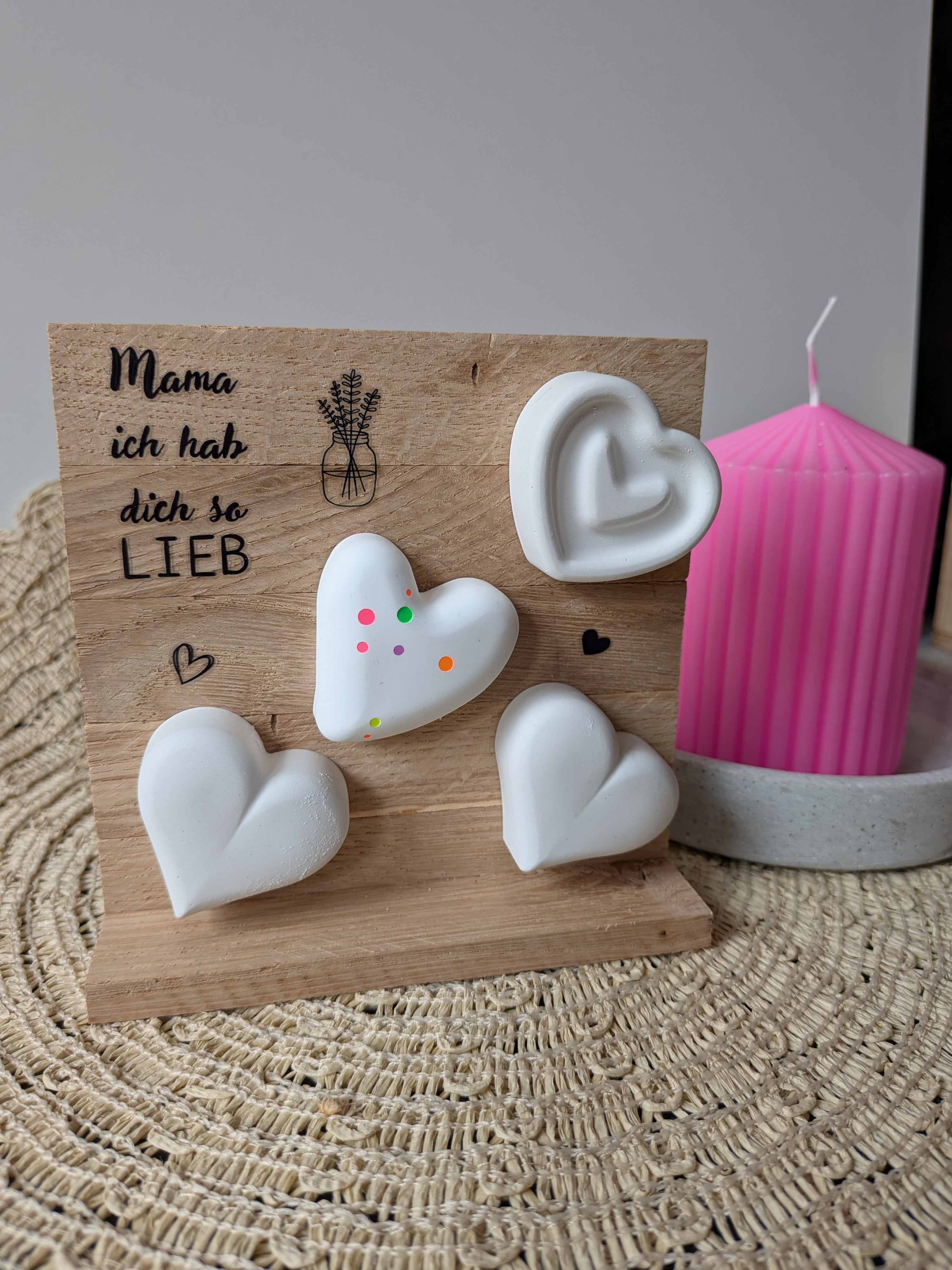 Keraflott-Holzaufsteller „Mama, ich hab dich so LIEB“ (mit Konfetti-Herz)