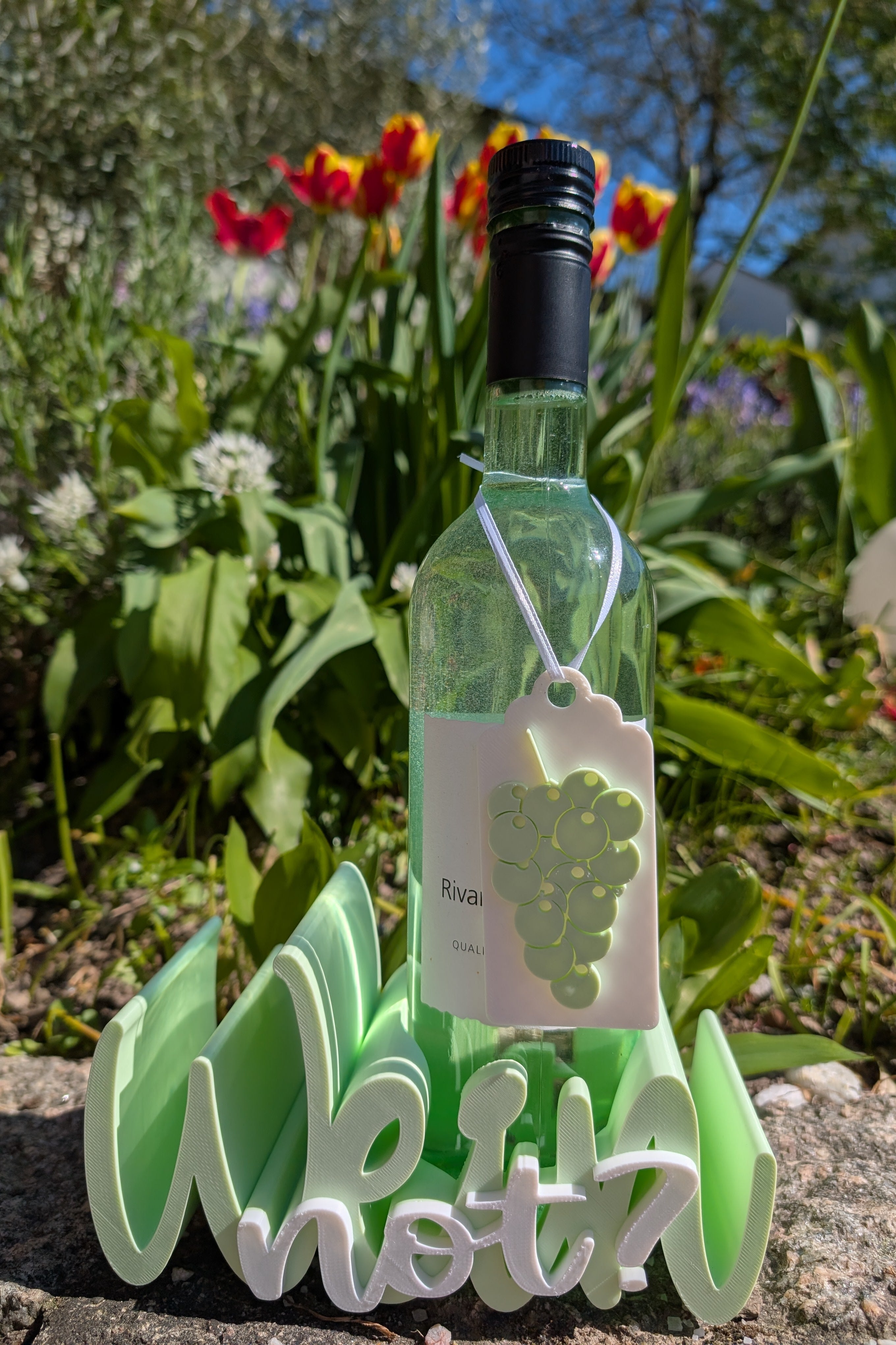 Wein not? – Flaschenständer & Weinanhänger