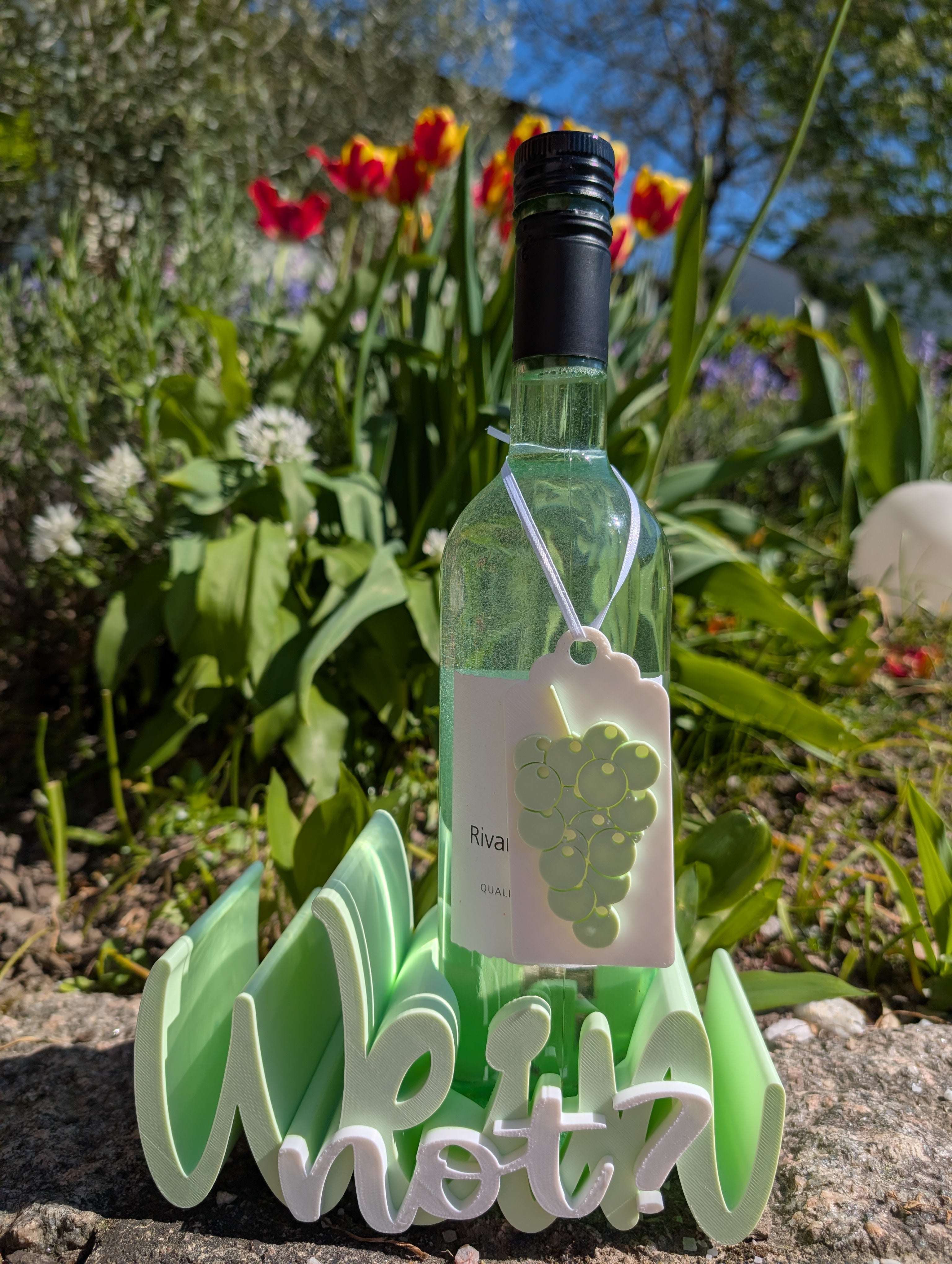 3D Druck Datei: "Wein not?" Flaschenhalter & Weinanhänger-Set